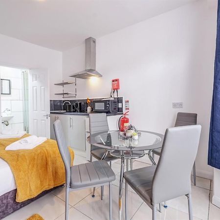 Fernbank Rooms Sudbury Hill, Harrow, Self-Contained Studios With En-Suite Harrow on the Hill Екстериор снимка