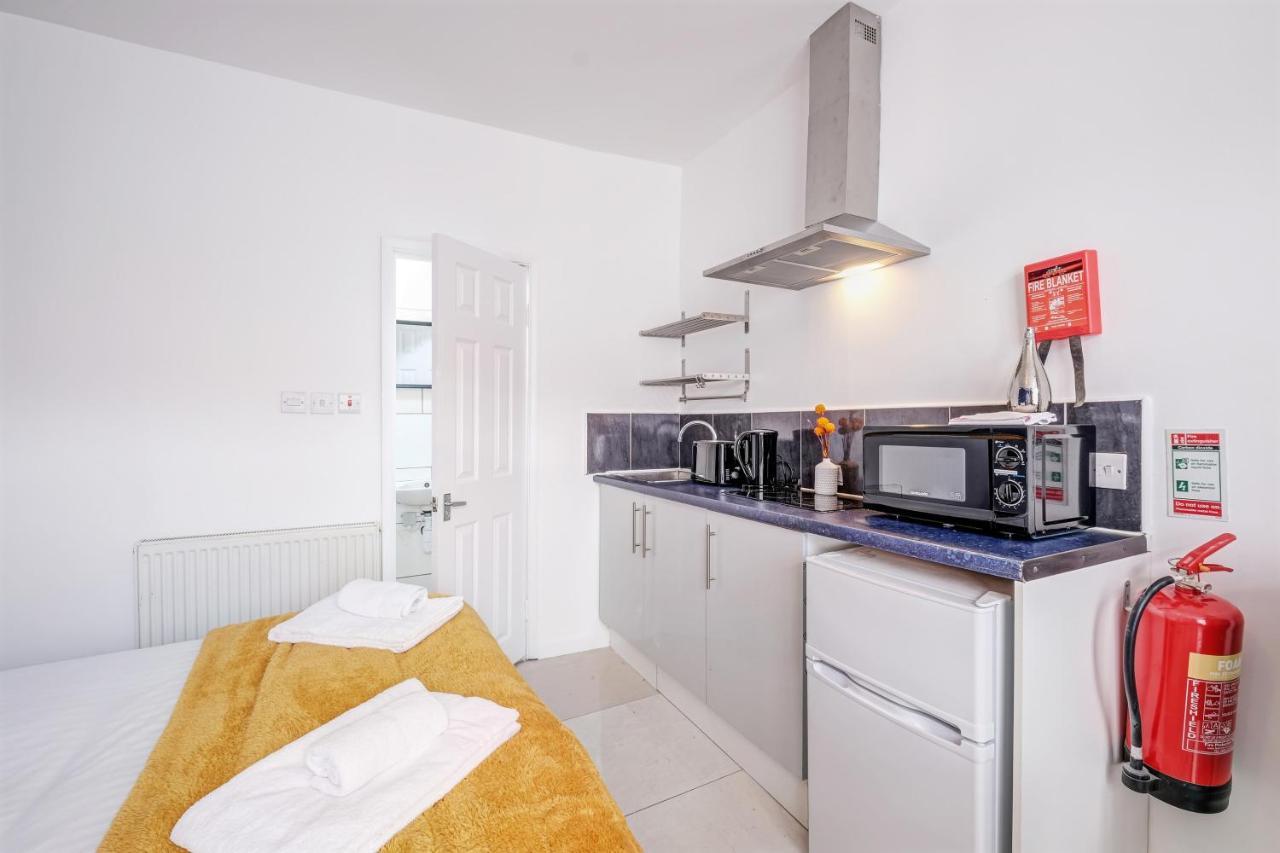 Fernbank Rooms Sudbury Hill, Harrow, Self-Contained Studios With En-Suite Harrow on the Hill Екстериор снимка