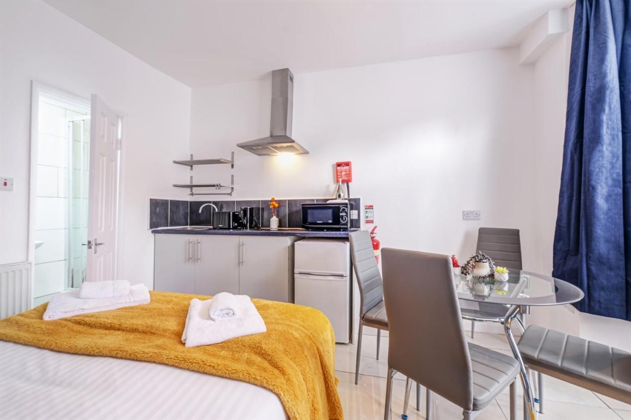Fernbank Rooms Sudbury Hill, Harrow, Self-Contained Studios With En-Suite Harrow on the Hill Екстериор снимка