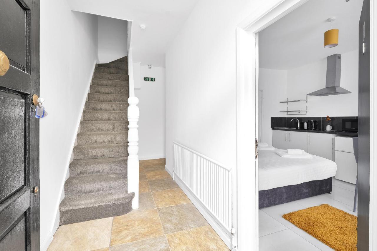 Fernbank Rooms Sudbury Hill, Harrow, Self-Contained Studios With En-Suite Harrow on the Hill Екстериор снимка
