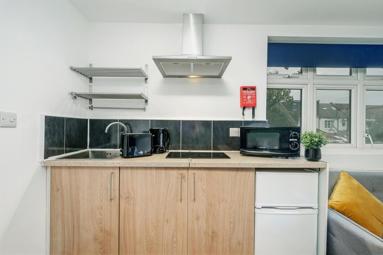 Fernbank Rooms Sudbury Hill, Harrow, Self-Contained Studios With En-Suite Harrow on the Hill Екстериор снимка